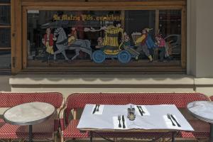 Massachusetts Restaurant Temporarily Closes After World War II Nazi Reenactors Eat There